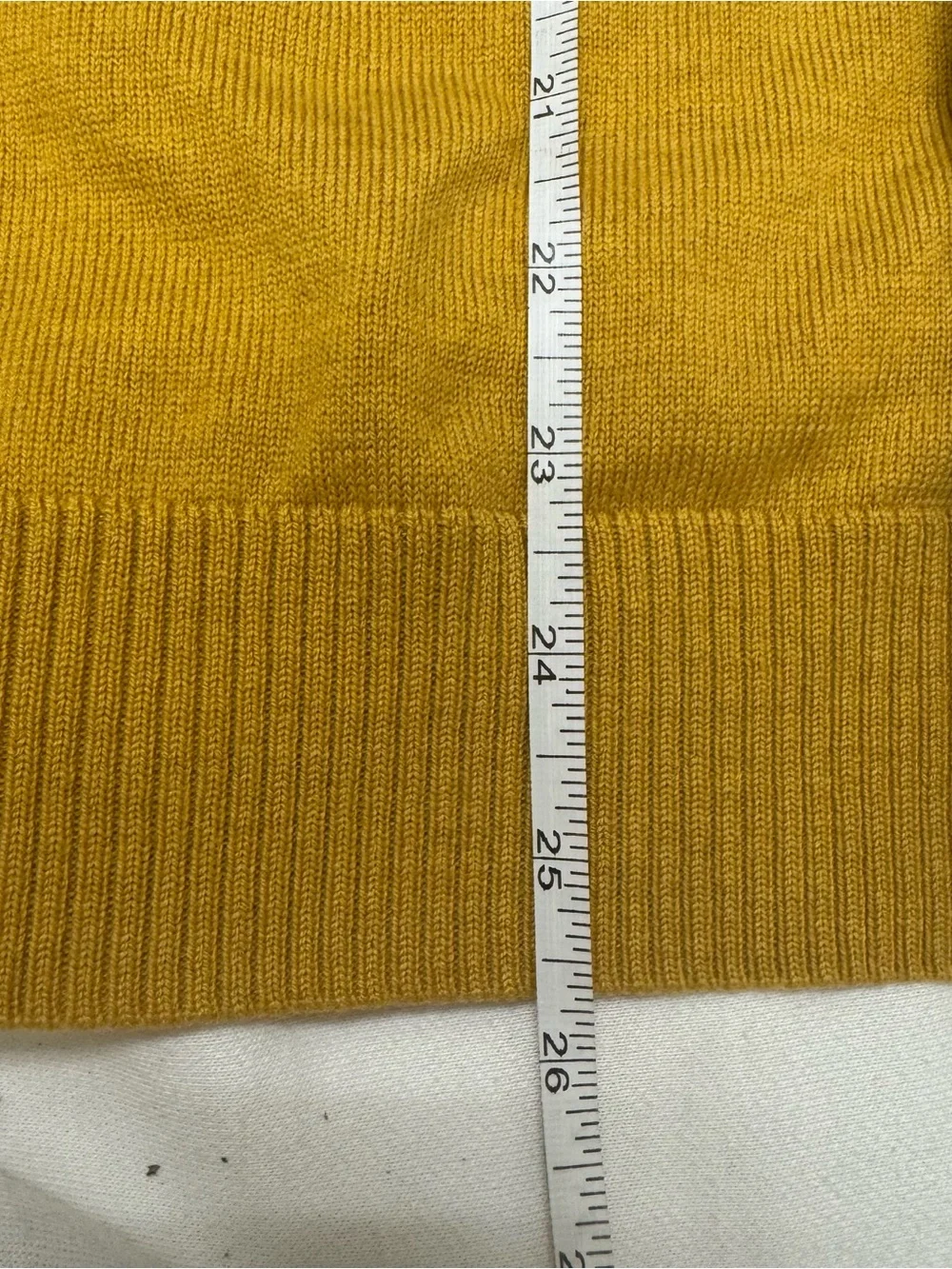 Banana Republic Men's V-Neck Sweater Mustard Gold 100% Extra Fine Merino Wool